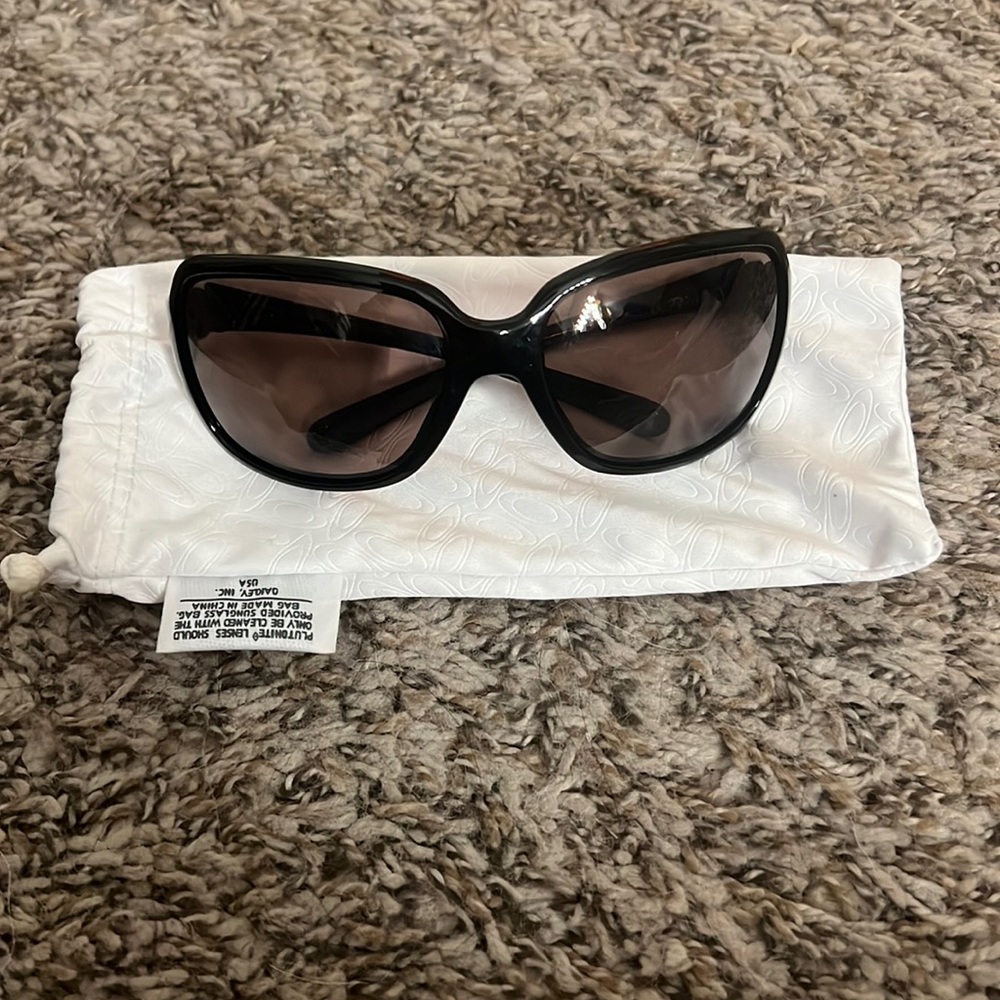Women’s Oakley sunglasses
